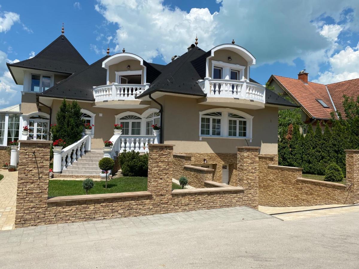 Panka Vendeghaz Emeleti Apartment *